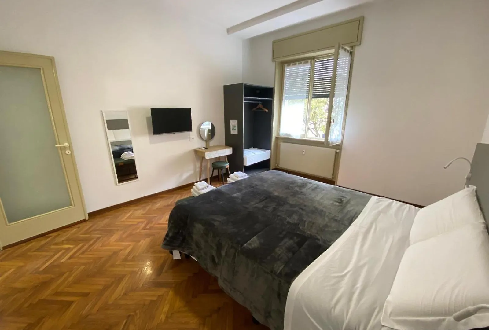 Guest house Megaride'S Dependance Hotel Como Italy